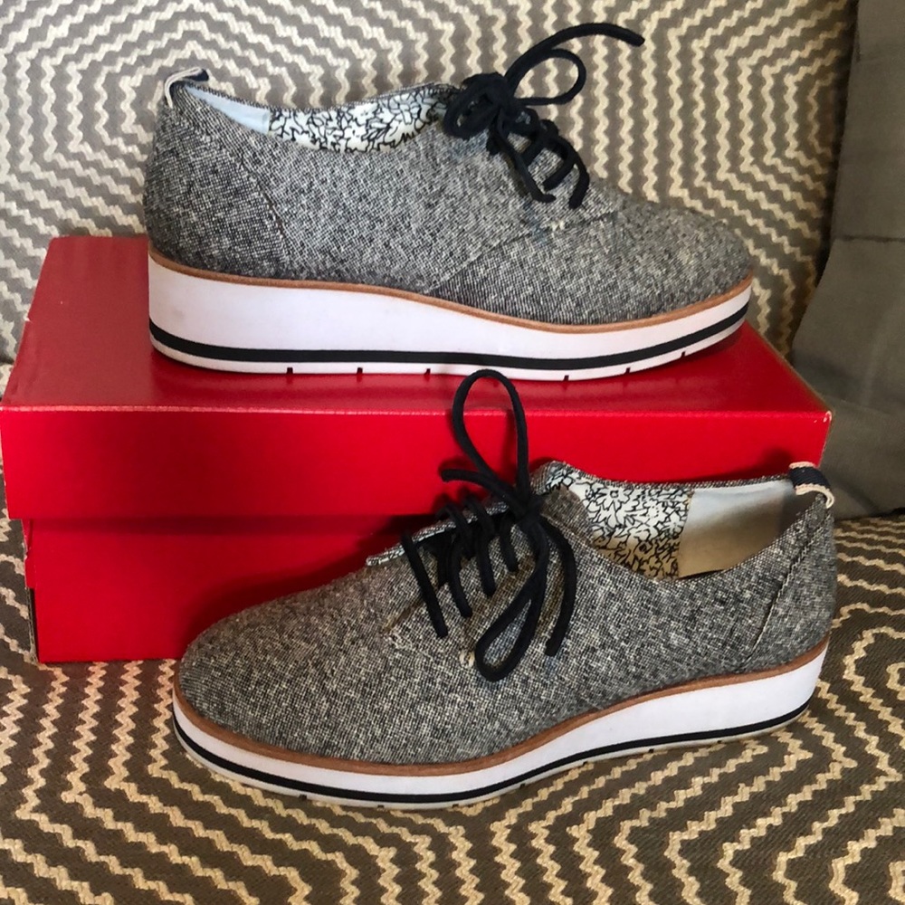 Ellen Degeneres: Oxford wedge. Size 7